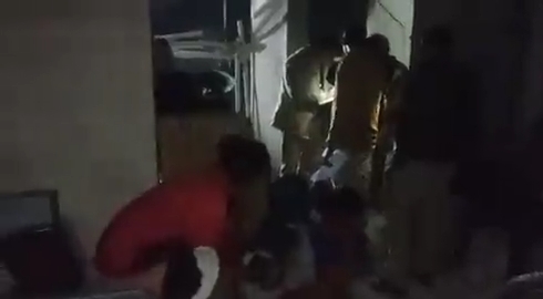 मौके पर जांच करते हुए पुलिस