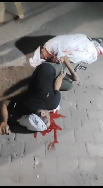 हमला होने के बाद अतीक और अरशद का पड़ा शव