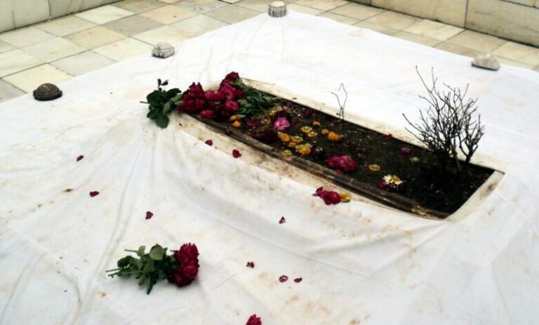 tomb-of-aurangzeb-in-aurangabad-780x470