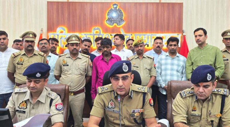 बेटे ने ही की थी मां-बाप, बहन की हत्या, करोड़ों के गहने